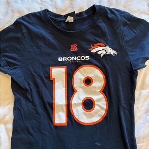 W’s Small Peyton Manning Broncos tee